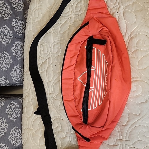 Adidas Bright Coral Waist Pack Adjustable OSFM - Picture 2 of 9